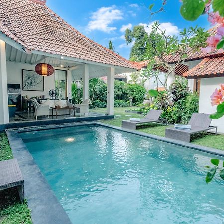 Villa Etnik Seminyak Extérieur photo